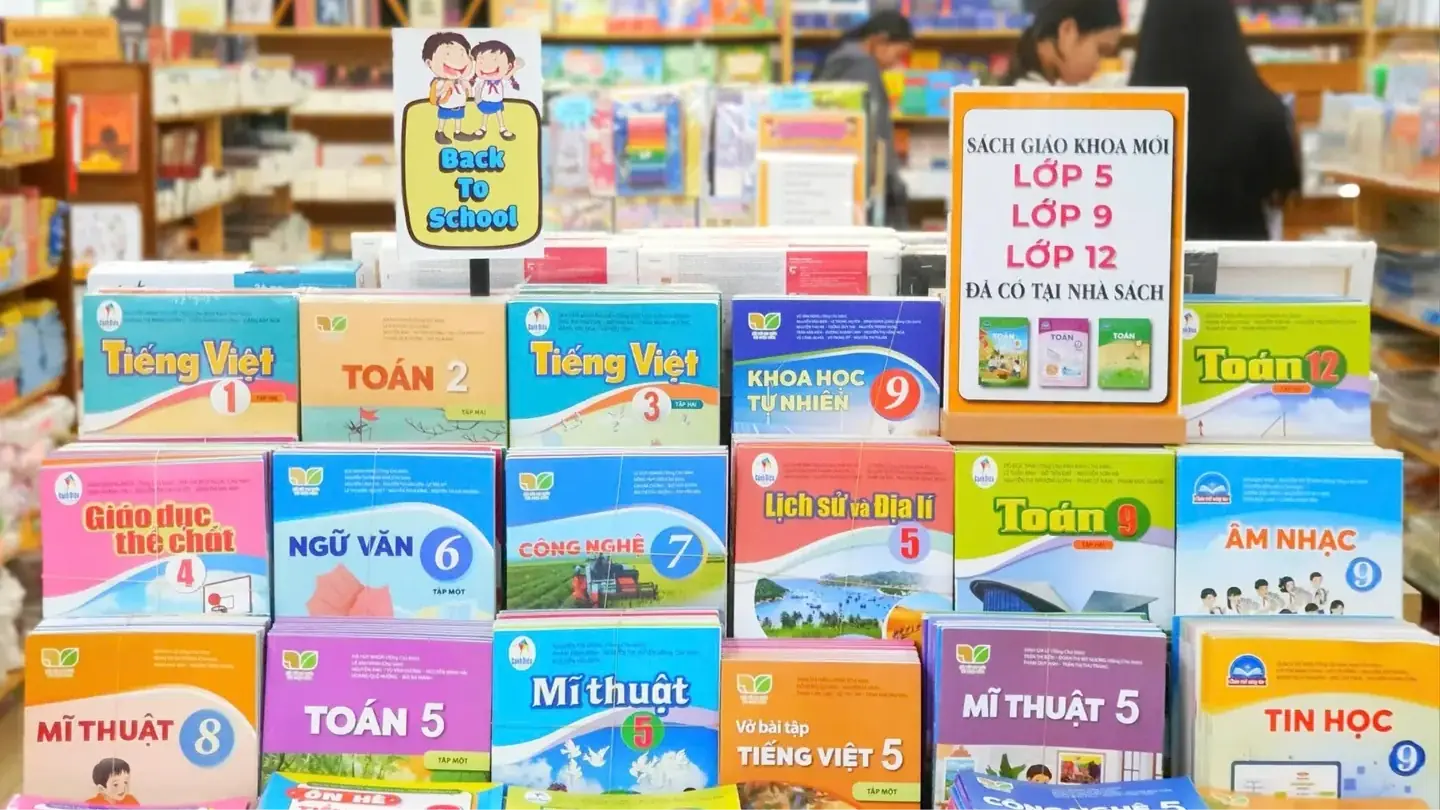 Cấp miễn phí sách giáo khoa ngay từ năm học tới